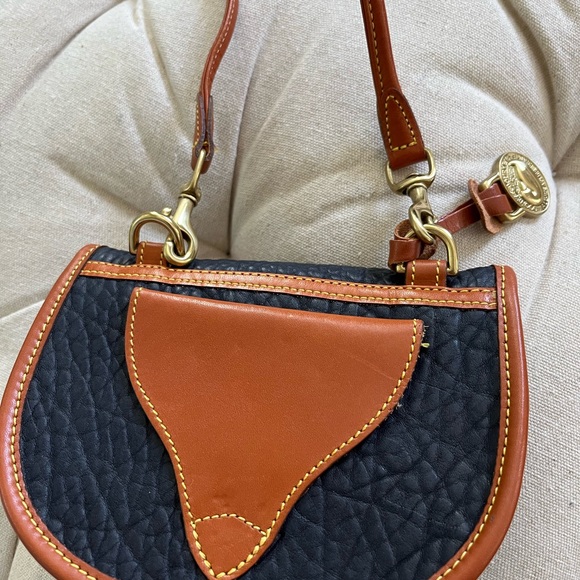 Dooney and Bourke purse - Mint Condition - Picture 3 of 7